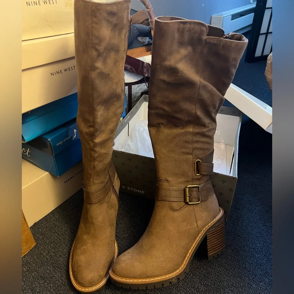 Sun + Stone Woman's Tan block Tall Heeled Boots. - Picture 6 of 6